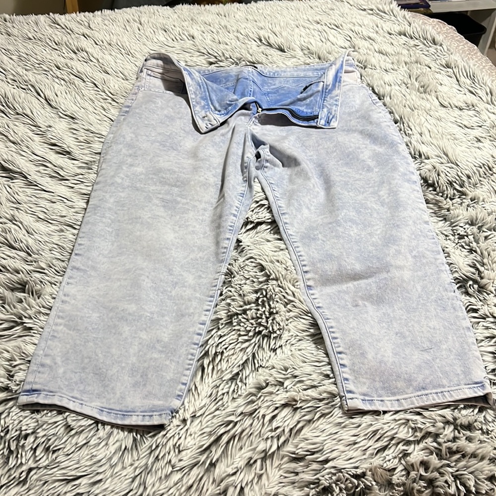 Express Boyfriend Fit, Mid-Rise, wide-leg Jeans; Size 18R; light wash color - Picture 5 of 5